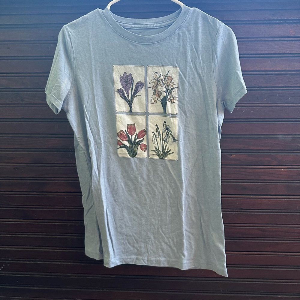 ‼️LAST CHANCE‼️Flowers Classic Crew T-Shirt